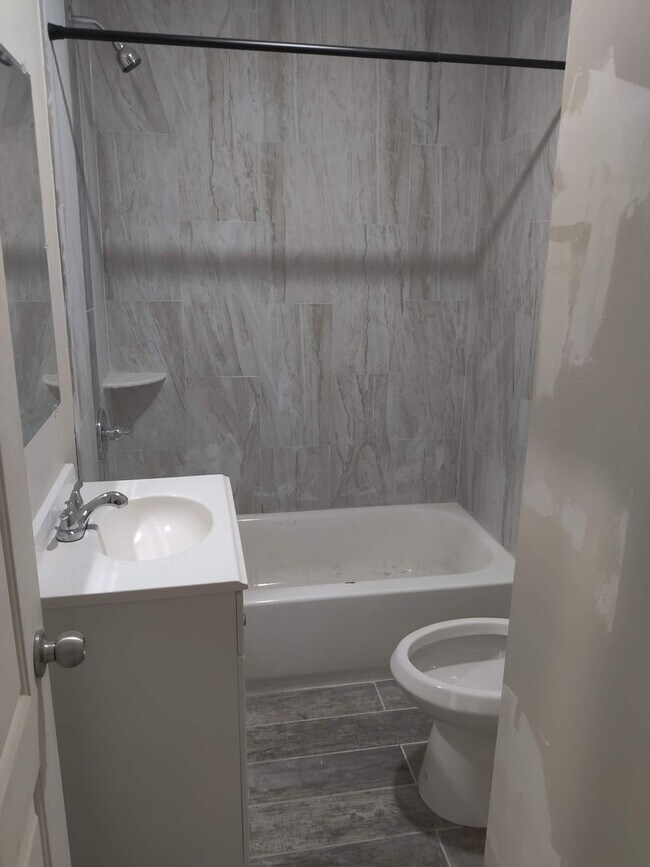 Building Photo - 5535 Crowson St