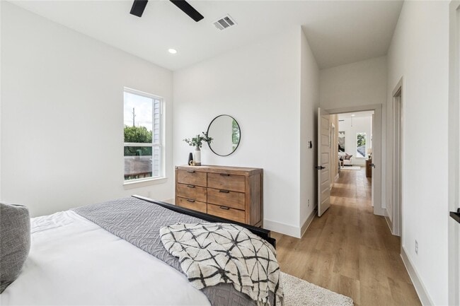 Building Photo - 413 Clearwater St