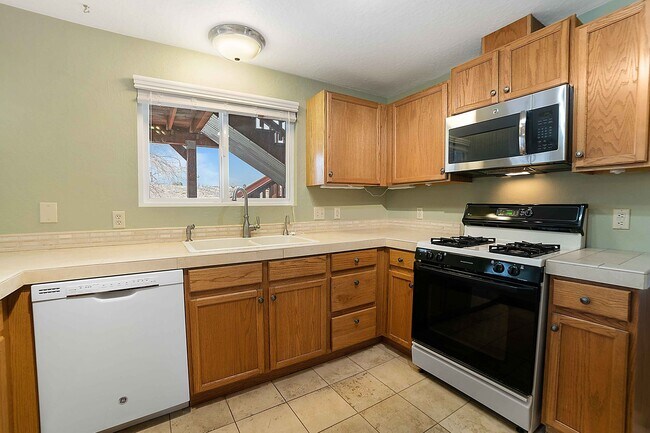 Building Photo - 1642 Caulsa Lane - Coming Soon - Available Mid May!!