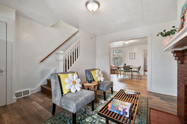 Building Photo - 2241 Hawthorne Ave