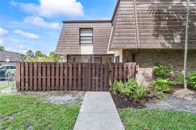 Primary Photo - 2515 NW 99th Ave