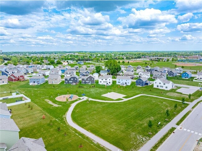 Building Photo - 717 Winterberry Ln