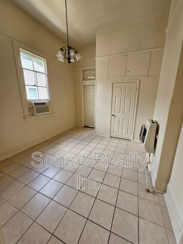 Building Photo - 422 S Salcedo St