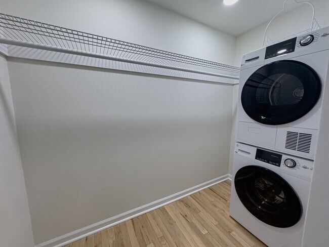 Building Photo - 2036 Wallace St