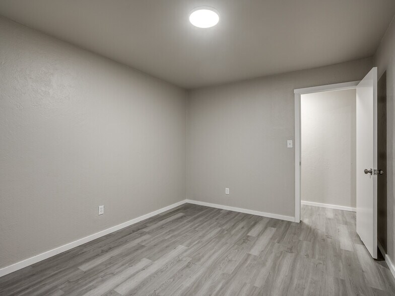 Building Photo - 12136 Thorn Ridge Rd