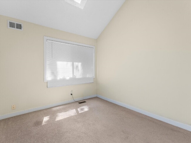 Building Photo - 1701 Early Settlers Rd