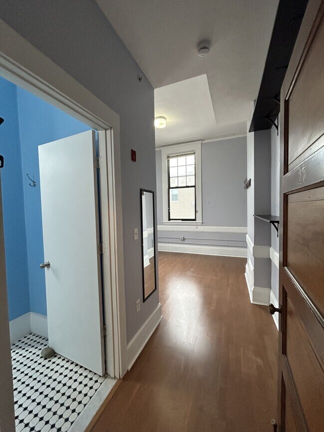 Building Photo - 28 Adams St