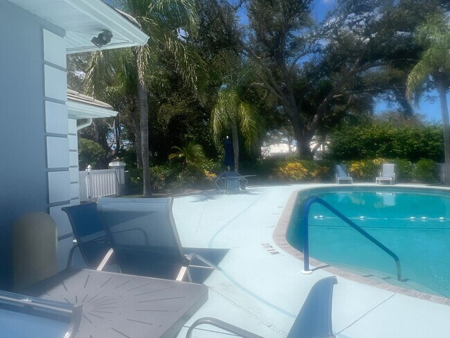 Building Photo - Fabulous Newly available Seasonal Rental i...