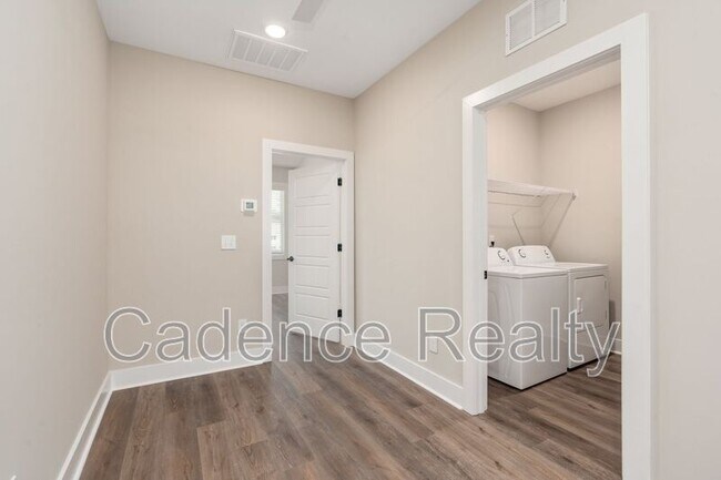 Building Photo - 1709 Perimeter Lp