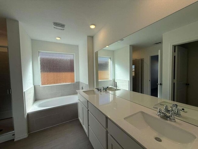 Building Photo - 205 Herald Dr