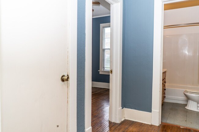 Building Photo - 1105 Hamilton Way