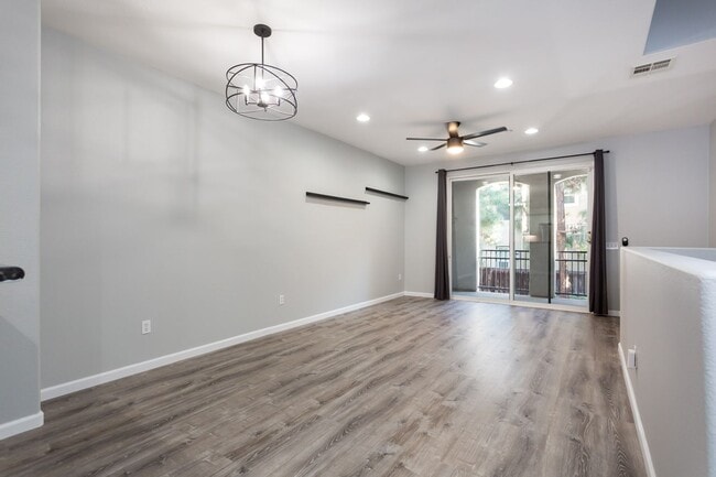 Building Photo - Beautiful Townhome in the heart of East Lake!