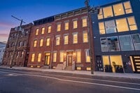 Building Photo - 136 New York Ave