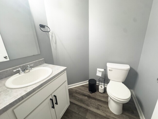 Building Photo - 234 Highland View Dr
