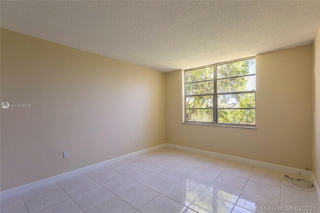 Building Photo - 13120 SW 92nd Ave