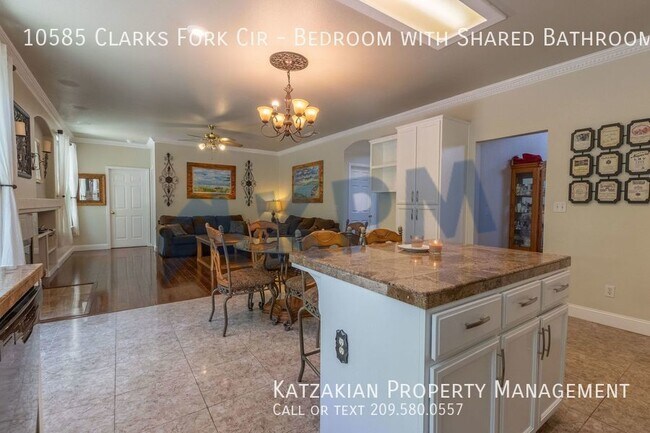 Building Photo - Bedroom with Shared Bathroom & Garage Space