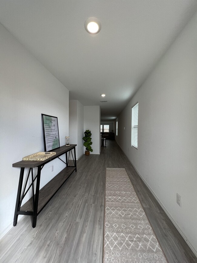 Building Photo - 8523 Grosbeak Cv