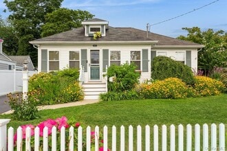 Building Photo - 109 Roosevelt Ave