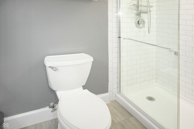 Building Photo - 230 E 9th St