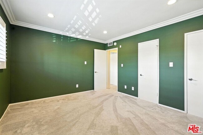 Building Photo - 15248 Dickens St