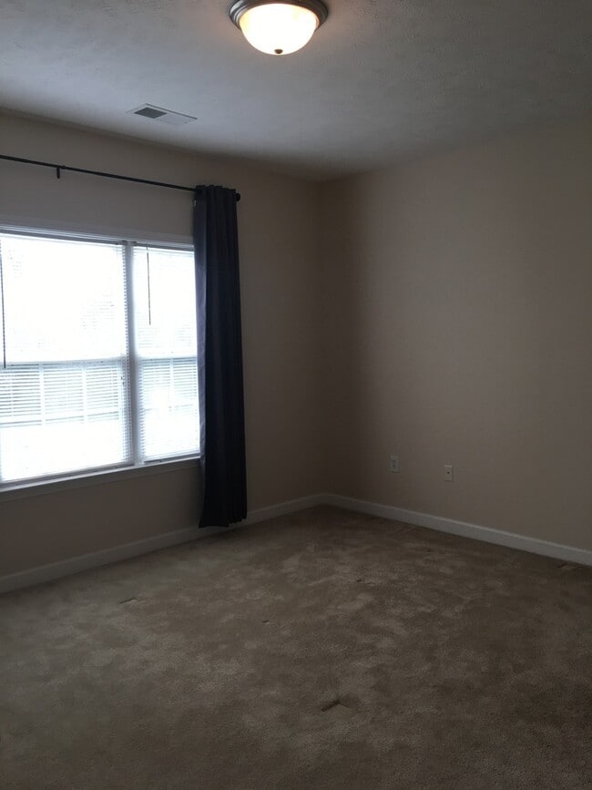 Building Photo - Large 3 Bedroom 1st Floor Condo in Ashley Park