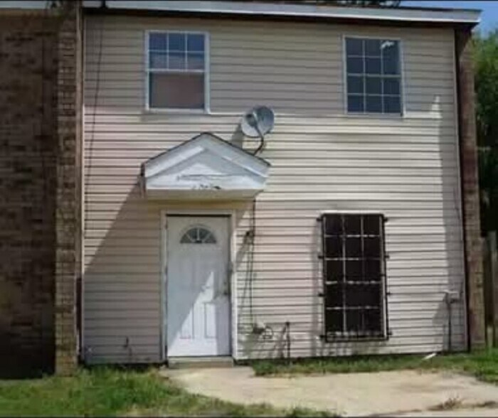 Building Photo - 6068 Beechcraft St