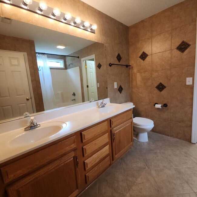 Building Photo - APPLICATIONS PENDING-One Level House with ...