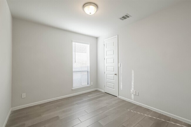 Building Photo - 8823 Morning Glow Dr