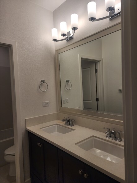 Building Photo - 337 W Phelps Dr