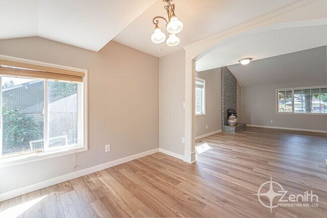 Building Photo - 1701 SE 123rd Ave