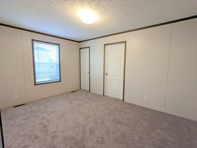 Building Photo - 849 Kansas