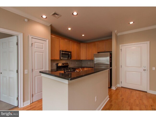 Building Photo - 500 Admirals Way