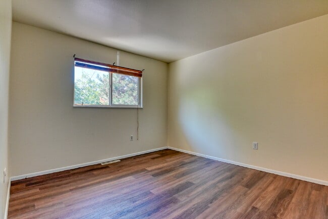 Building Photo - Fantastic Home In Village Seven For Rent