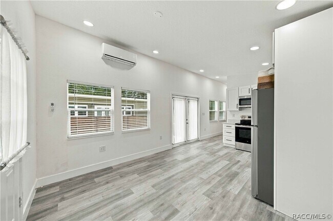 Building Photo - 9302 E Sycamore Pl