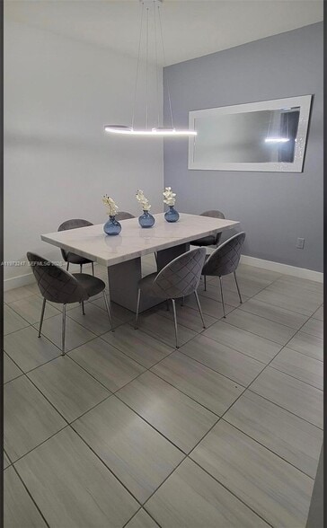 Building Photo - 10521 NW 81st Ter