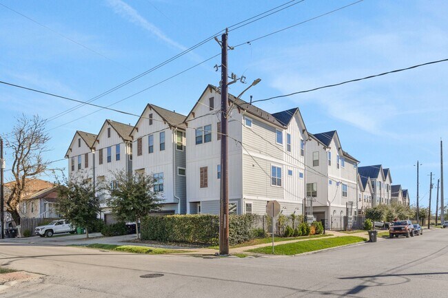 Building Photo - 1526 Chestnut St