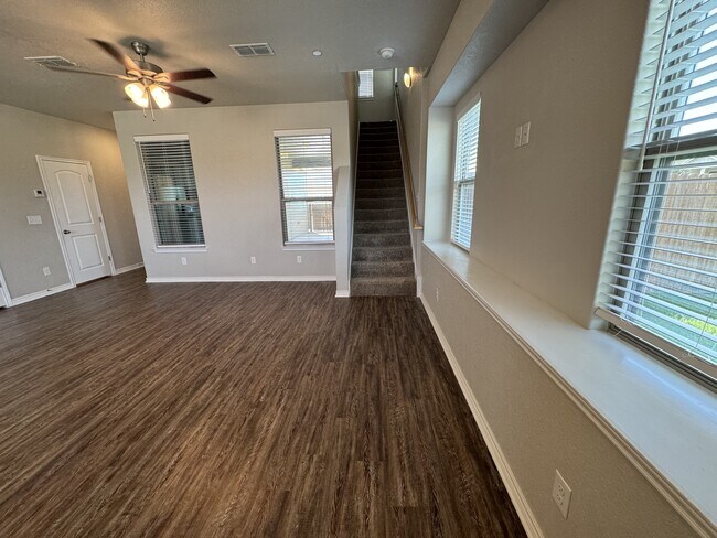 Building Photo - 7615 Stonehollow