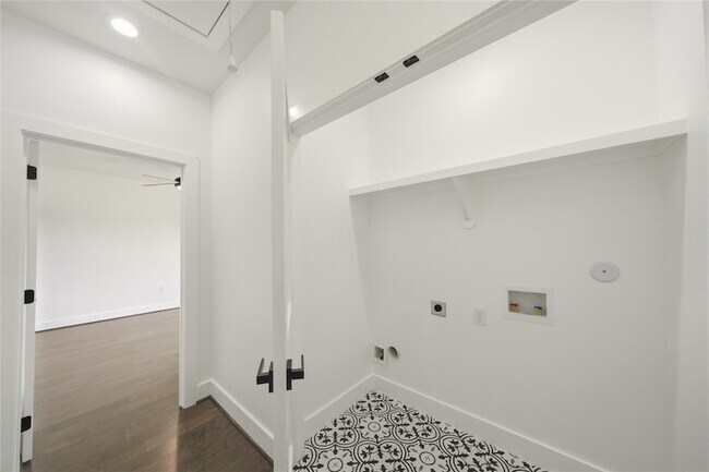 Building Photo - 5024 Winnetka St