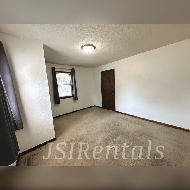 Bedroom 1 - 1811 S Montgomery Ave