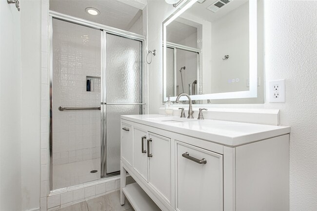 Building Photo - 6737 Lakefair Cir