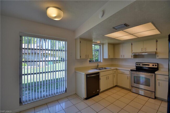 Building Photo - 859 Palm View Dr