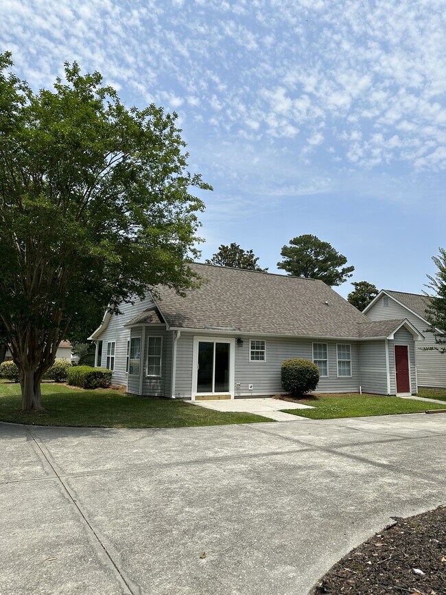 Building Photo - 4406 McClelland Dr