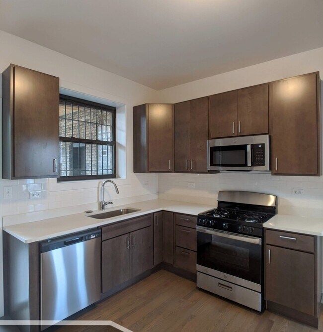 Building Photo - 3401 W Fullerton Ave