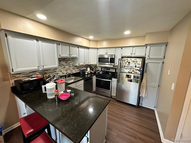 Building Photo - 41729 Broquet Dr