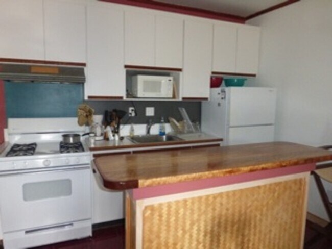 Building Photo - 355 Kalanianaole St