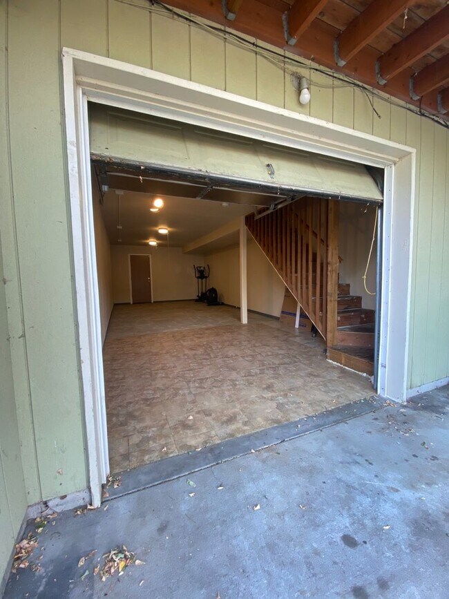 Building Photo - 12042 SE Raymond St