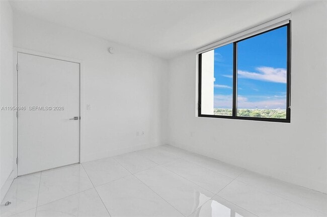 Building Photo - 301 Altara Ave