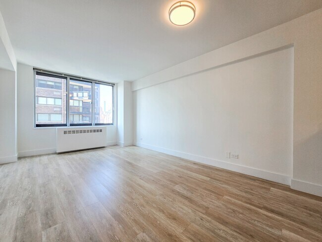 Building Photo - 1735 York Ave
