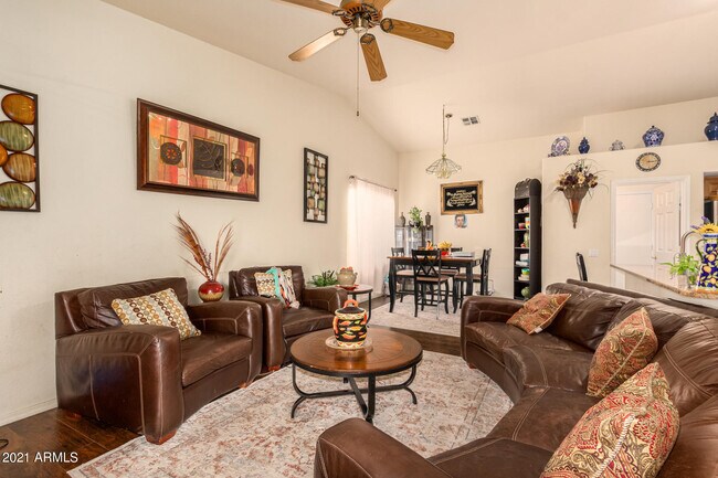 Building Photo - 542 S Cholla St