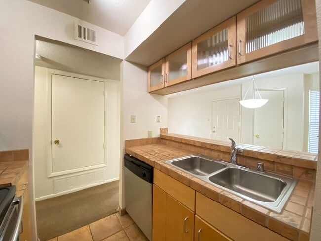 Building Photo - Beautiful Condo at The Reserve